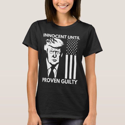 Tot bewezen schuld Trump Mugshot 2024 USA Flag Te T-shirt (Voorkant)