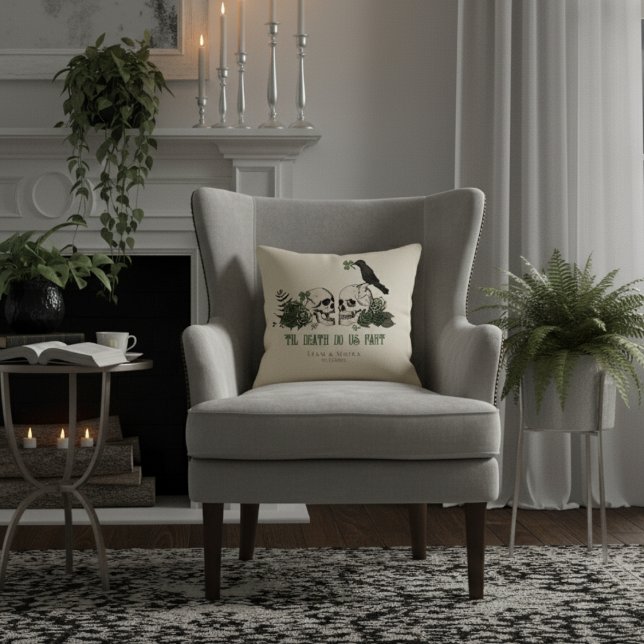 Tot de Dood Gothische St Patricks Dag Bloemrijke S Kussen (Gothic Irish 'Til Death Do Us Part White Pillow. Goth Illustration of 2 Skulls, Green Roses & Raven)