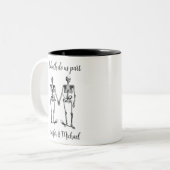Tot de dood ons deel Skeleton Couple Name Black Tweekleurige Koffiemok (Voorkant links)