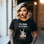 Tot de dood ons feest vrijgezellenfeest t-shirt<br><div class="desc">Till death do us party bachelorette party gepersonaliseerde naam bedrukt t-shirt bruidsmeisjes geschenken bruids party gunsten,  zwart met gotisch skelet bruidsfeest t-shirt</div>