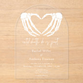 Tot de dood Skeleton Handen Arch Wedding Acryl Uitnodigingen (Voorkant)
