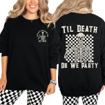 Tot de dood vieren we een gepersonaliseerde vrijge trui<br><div class="desc">Vier je vrijgezellenfeest in retro-stijl met ons gepersonaliseerde vrijgezellencrewneck-sweatshirt met de titel "Til Death Do We Party". Dit sweatshirt combineert een geruit skeletontwerp met een rock-'n-roll-vibe, waardoor het ideaal is voor de bruid en haar crew. Of je nu een spookachtig vrijgezellenfeest of een bash met een rock-'n-roll-thema plant, dit sweatshirt...</div>