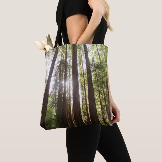 Tot de sequoia's in de ochtend tote bag (Dichtbij)