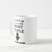 Tot hier met korte mensen Funny Mok Humor (Voorkant links)