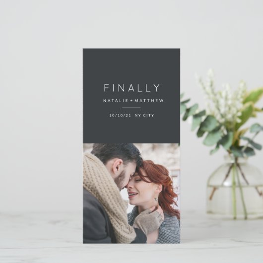 Tot slot sparen de aankondiging van de datumfoto (Staand voorkant)