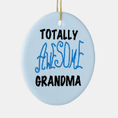 Totaal Geweldige Oma - Blauwe T-shirts en Giften Keramisch Ornament (Rechts)