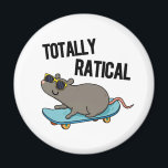 Totaal Ratig Funny Rat Pun Magneet<br><div class="desc">Het Ratical Funny Rat Pun heeft een schattige rat die er echt cool uitziet in zijn zonnebril terwijl hij op zijn skateboard kruipt. Funny Pun cadeau voor familie en vrienden die van schattige rattenbonen houden.</div>