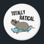 Totaal Ratig Funny Rat Pun Magneet<br><div class="desc">Het Ratical Funny Rat Pun heeft een schattige rat die er echt cool uitziet in zijn zonnebril terwijl hij op zijn skateboard kruipt. Funny Pun cadeau voor familie en vrienden die van schattige rattenbonen houden.</div>