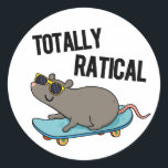 Totaal Ratig Funny Rat Pun Ronde Sticker<br><div class="desc">Het Ratical Funny Rat Pun heeft een schattige rat die er echt cool uitziet in zijn zonnebril terwijl hij op zijn skateboard kruipt. Funny Pun cadeau voor familie en vrienden die van schattige rattenbonen houden.</div>