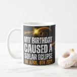 Totaal Solar Eclipse Grappige Verjaardag 4-8-2024  Koffiemok<br><div class="desc">zonsverduistering en verjaardag 4-8-2024 Mijn verjaardag veroorzaakte een totale zonsverduistering op 8 april 2024 Leuke verjaardag Maak een statement en omarm de hemelse magie van je verjaardag met ons shirt "My Birthday Caused a Total Solar Eclipse". Het is een gespreksstart, een aandenken, en een herinnering aan de ongelooflijke wonderen van...</div>