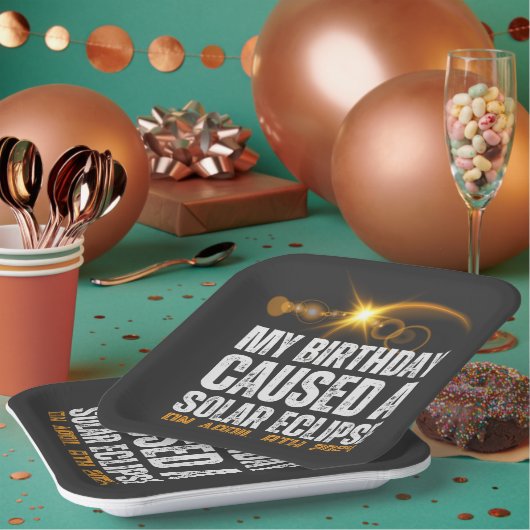 Totaal Solar Eclipse Grappige Verjaardag 4-8-2024 Papieren Bordje (Multi)