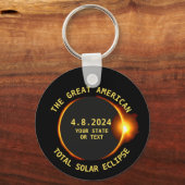 Totaal Zonneverduistering 4.8.2024 USA Custom Text Sleutelhanger (Achterkant)