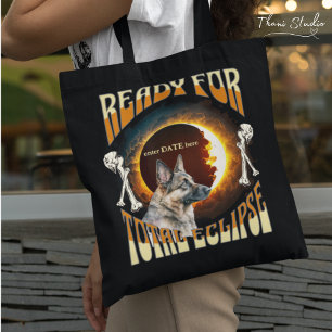 Total Eclipse 2024 bewerkbare datum Schattige Dog Tote Bag