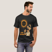 Total Eclipser: Grappig Man Kijken naar de Eclipse T-shirt (Voorkant volledig)
