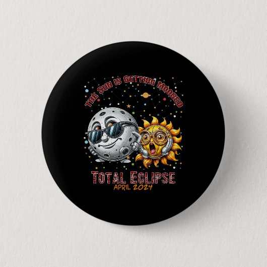 Total Solar Eclipse Chase April 2024 Zon is Gettin Ronde Button 5,7 Cm (Voorkant)