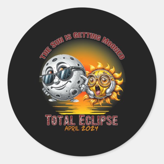 Total Solar Eclipse Chase April 2024 Zon is Gettin Ronde Sticker (Voorkant)