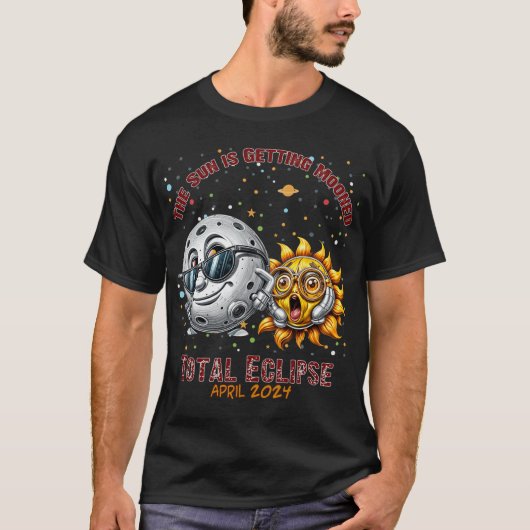 Total Solar Eclipse Chase April 2024 Zon is Gettin T-shirt (Voorkant)