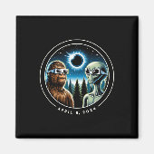 Total Solar Eclipse Grappige Bigfoot Alien April D Magneet (Voorkant)