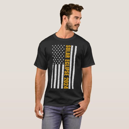 Total Solar Eclipse USA 8 april 2024 Amerikaanse v T-shirt (Voorkant volledig)