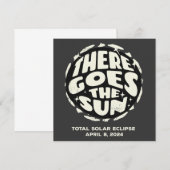 Totale Zonsverduistering 2024 Daar gaat de Zon (Voorkant / Achterkant)