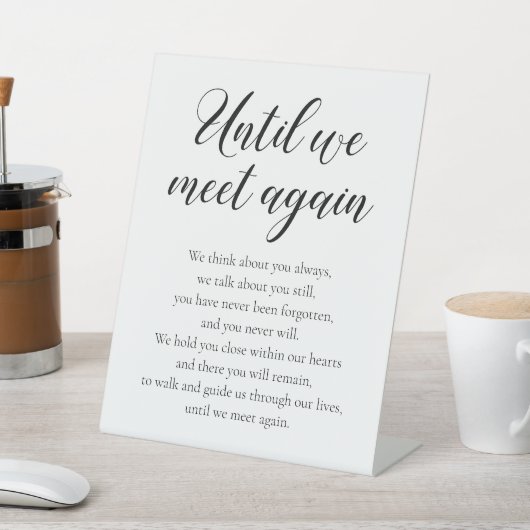 Totdat we elkaar weer ontmoeten, herdenken we het  reclamebord met voetstuk (Insitu)