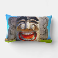 Totem hout lachende tanden gezicht tribal foto vet