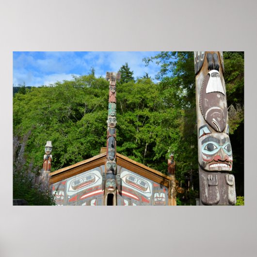 Totem Poles and Hut, Alaska Poster (Voorkant)