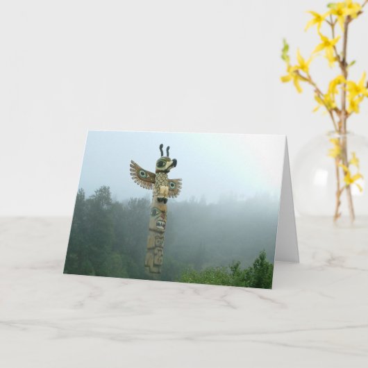 Totem Rising in the Mist Greeting Card Kaart (Gele Bloem)