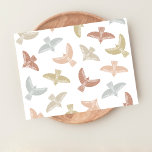 Totem Vogels Folk Art Briefkaart<br><div class="desc">Op zoek naar een unieke manier om uw groeten of berichten te versturen? Bekijk ons blanco briefkaart met originele volkskunst van vliegende vogels. Doet denken aan totems, deze vogels voegen een vleugje boho charme toe aan uw correspondentie. Het trendy, stijlvolle design zal zeker de aandacht trekken van iedereen die het...</div>