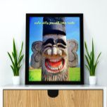 Totem Wood Face Foto glimlacht met Tedendeloopje Poster<br><div class="desc">Wie kan zich verzetten tegen zo'n lachend gezicht? Denk eraan dat je "glimlacht terwijl je nog tanden hebt" zoals je kijkt naar dit eigenaardige, kleurrijke personage, fotografie citeert poster. Het is een geweldig cadeau voor iemand speciaal! U kunt dit poster eenvoudig personaliseren en ik bied ook een aanpassing aan voor...</div>