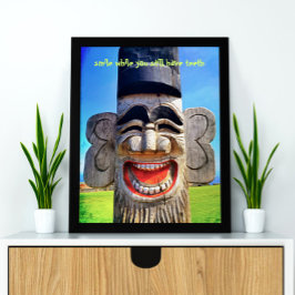 Totem Wood Face Foto glimlacht met Tedendeloopje Poster