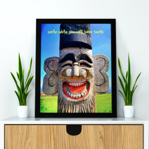 Totem Wood Face Foto glimlacht met Tedendeloopje Poster
