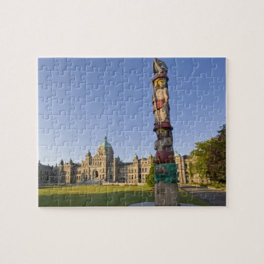 Totempaal bij het parlementsgebouw in legpuzzel (Horizontaal)