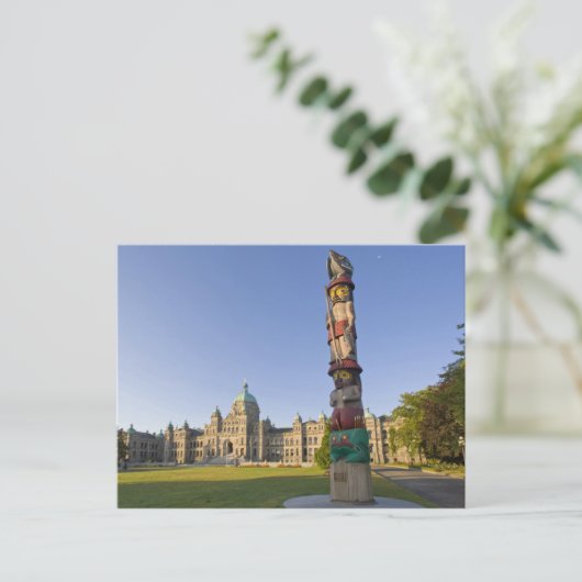 Totempaal in het gebouw van het Parlement in Briefkaart (Staand voorkant)