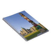 Totempaal in het gebouw van het Parlement in Notitieboek (Rechterzijde)