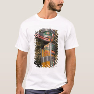 Totempaal in park in Ottawa, Ontario, Canada T-shirt