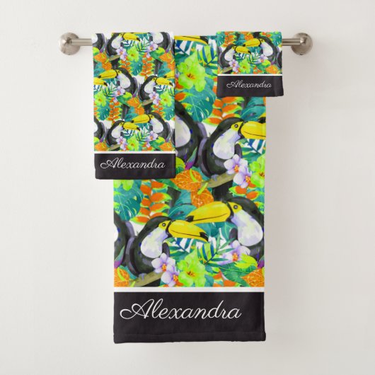 Toucan Black and White Monogram Tropical Flower Bad Handdoek (Insitu)