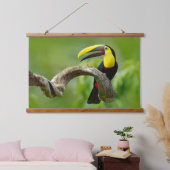 Toucan zittend op de tak in het bos hangend wandkleed (Slaapkamer)