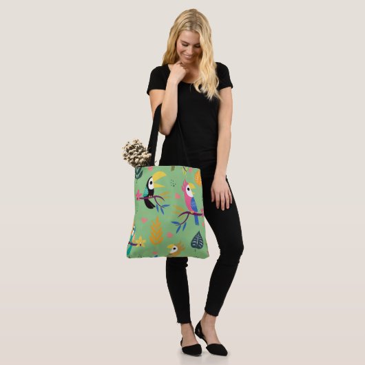 Toucans & parrots tote bag (Op model)