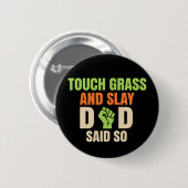 Touch Grass Gamer Slay Quote with Dad Humor Button (Voorkant /achterkant)