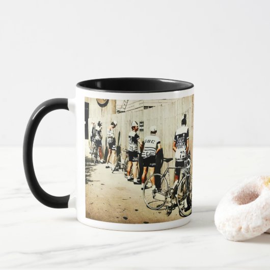  Tour de France fietsers 'Pee Stop 1970s Mok (Met donut)