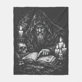 Tovenaar die het Grimoire bestudeert — door BurnsI Fleece Deken