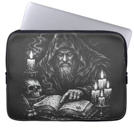 Tovenaar die het Grimoire bestudeert — door BurnsI Laptop Sleeve