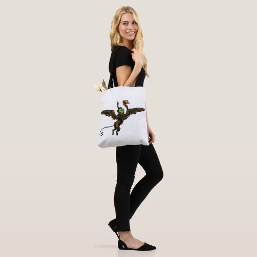  tovenaar van Oz, boze vliegende aap Tote Bag (Op model)