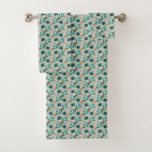 Towels with a teal floral pattern hang  bad handdoek