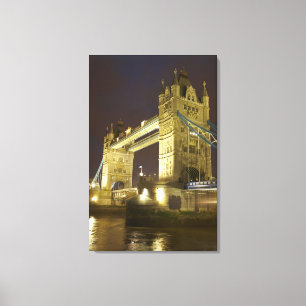 Tower Bridge en de rivier de Theems bij schemering Canvas Afdruk