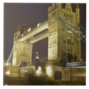Tower Bridge en de rivier de Theems bij schemering Tegeltje