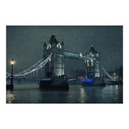 Tower Bridge en London Fog Perfect Poster
