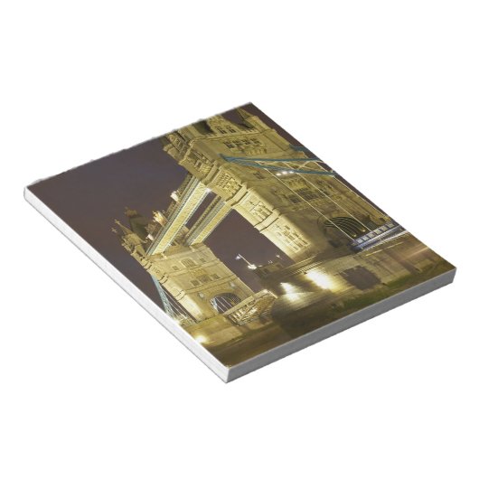 Tower Bridge en River Thames bij de schemering, Lo Notitieblok (Schuin)