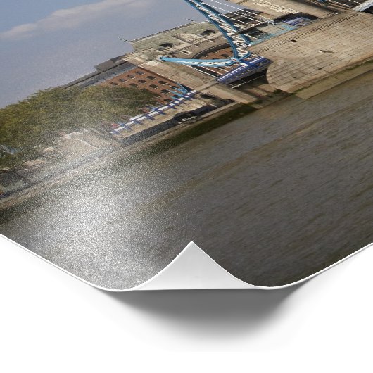 Tower Bridge en River Thames, Londen, Foto Afdruk (Hoek)